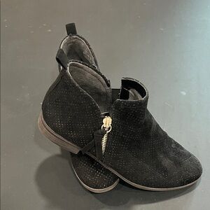 Black Suede Ankle Boots, Be Energized Technology